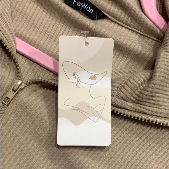 NWT Kangaroo Pocket Tan Quarter-Zip Pullover Medium - Picture 12 of 12